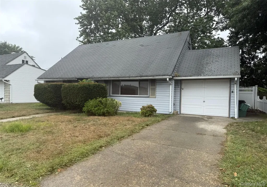 3157 Brixton Lane Levittown NY 11756