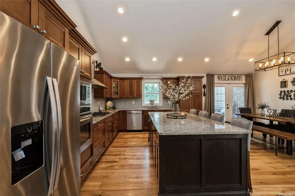 348 Indian Head Road Commack NY 11725