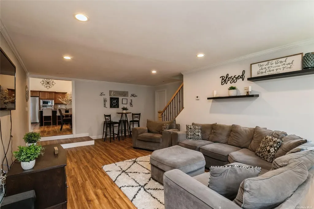 348 Indian Head Road Commack NY 11725