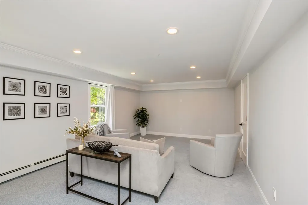 348 Indian Head Road Commack NY 11725