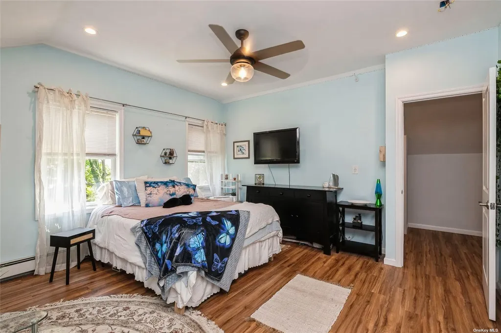 348 Indian Head Road Commack NY 11725