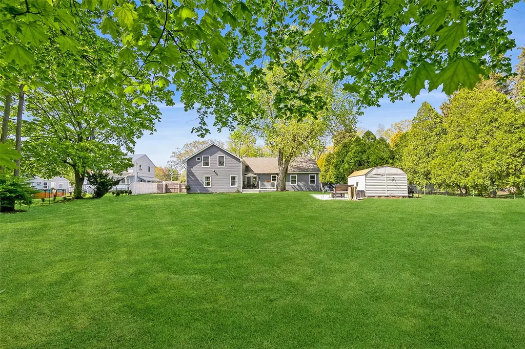 348 Indian Head Road Commack NY 11725