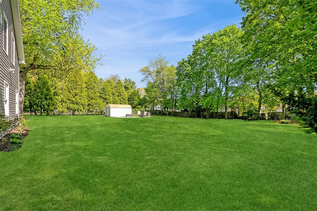 348 Indian Head Road Commack NY 11725