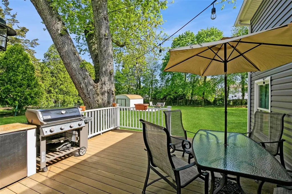 348 Indian Head Road Commack NY 11725
