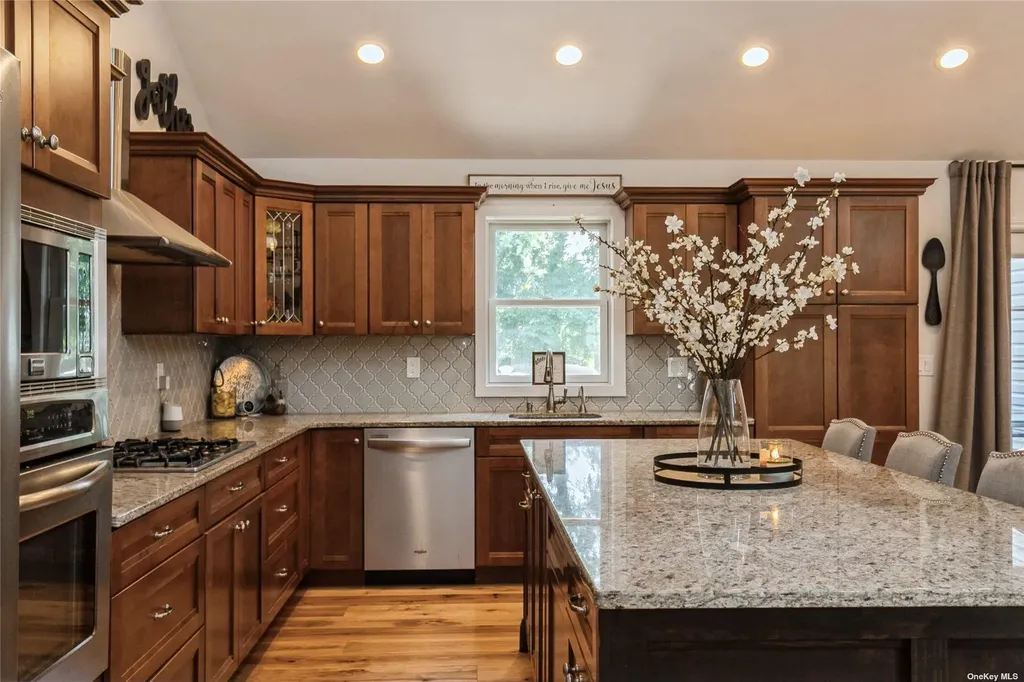 348 Indian Head Road Commack NY 11725