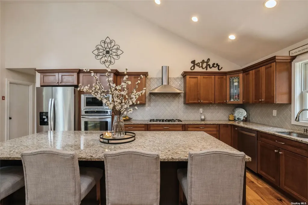 348 Indian Head Road Commack NY 11725