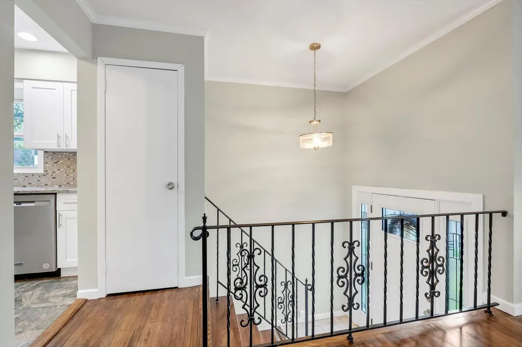 76 Melrose Avenue Lynbrook NY 11563