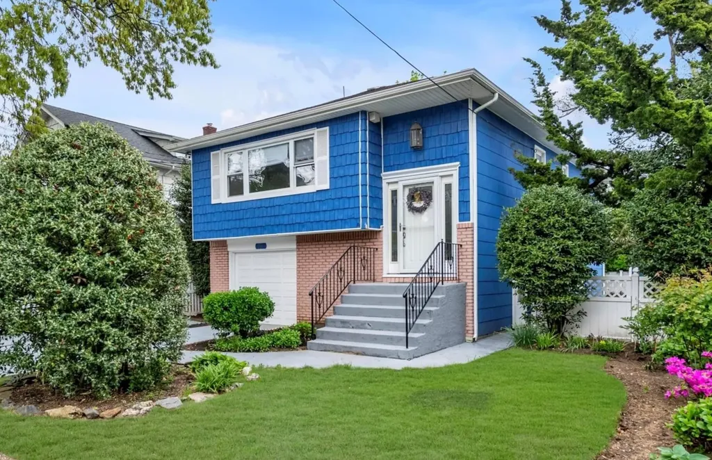 76 Melrose Avenue Lynbrook NY 11563