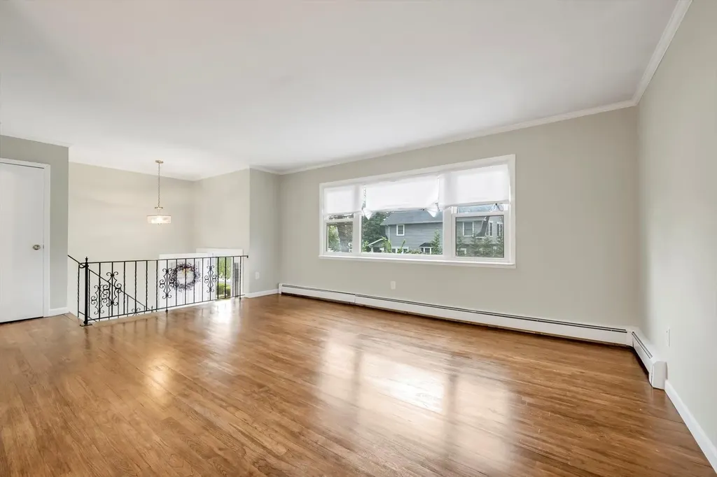76 Melrose Avenue Lynbrook NY 11563