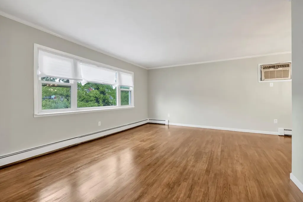 76 Melrose Avenue Lynbrook NY 11563