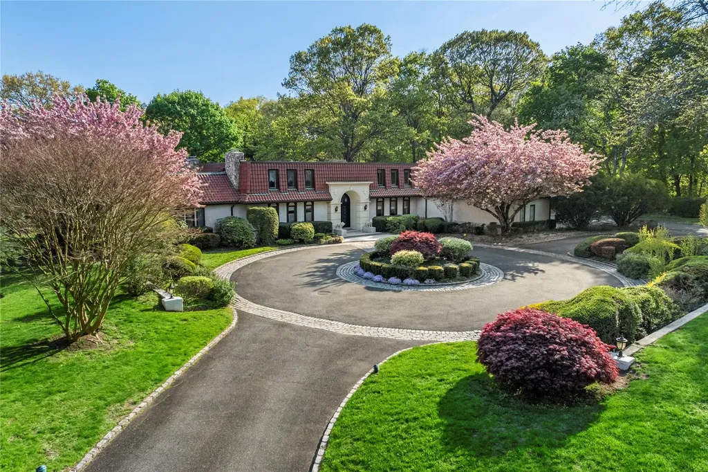 8 Trusdale Drive Old Westbury NY 11568