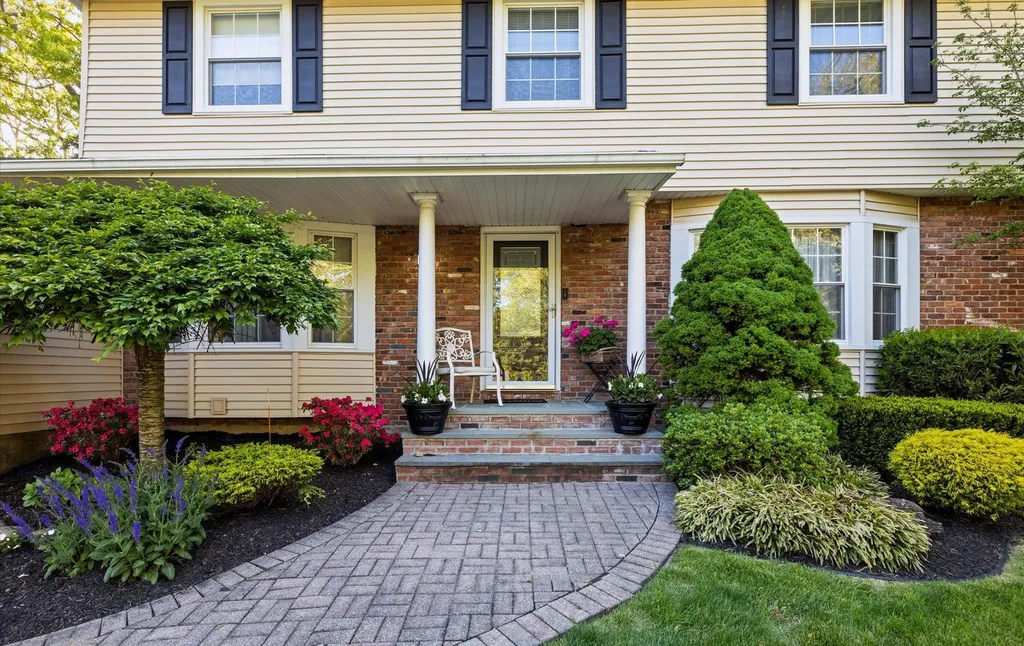 90 Gannet Drive Commack NY 11725