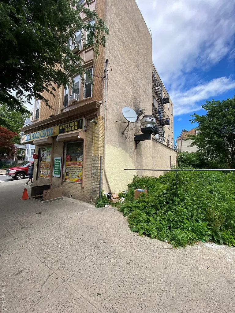 354 Riverdale Avenue Yonkers NY 10705