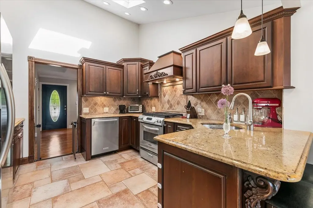 20 Greene Drive Commack NY 11725