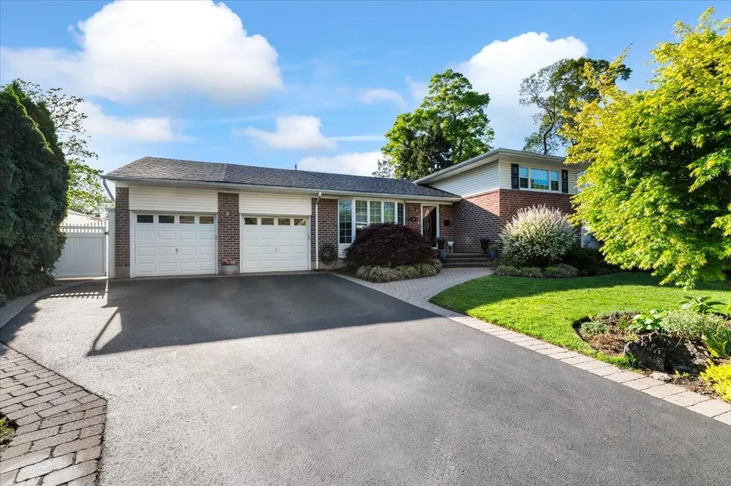20 Greene Drive Commack NY 11725