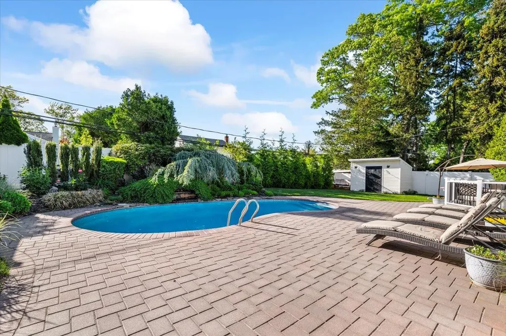 20 Greene Drive Commack NY 11725