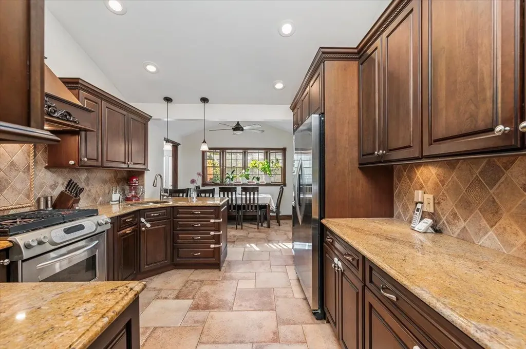 20 Greene Drive Commack NY 11725