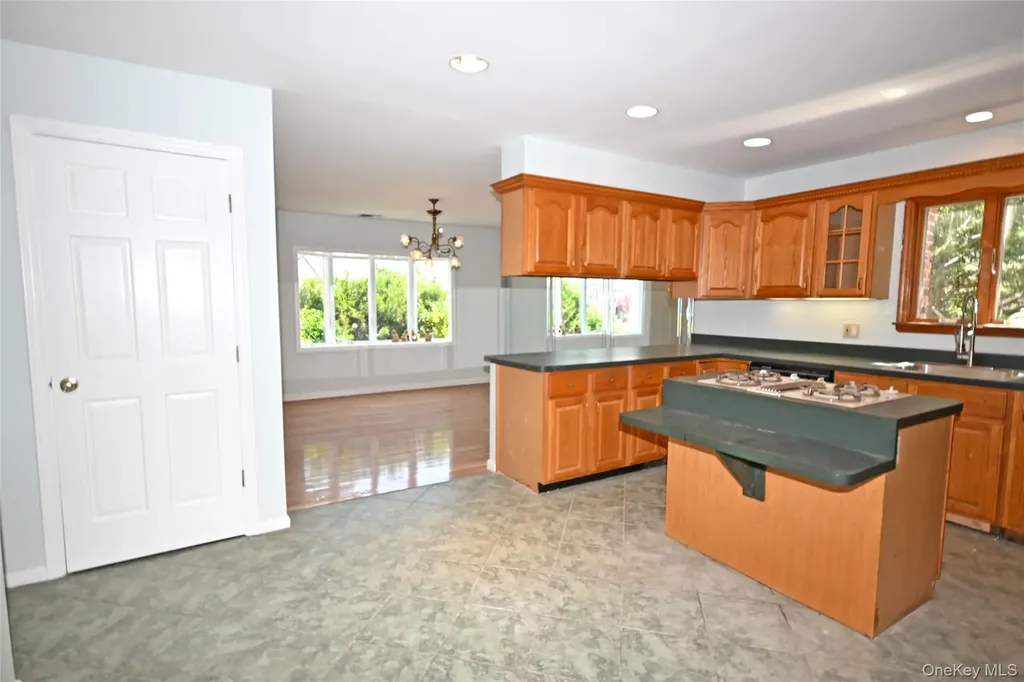 2198 Willow Street Wantagh NY 11793