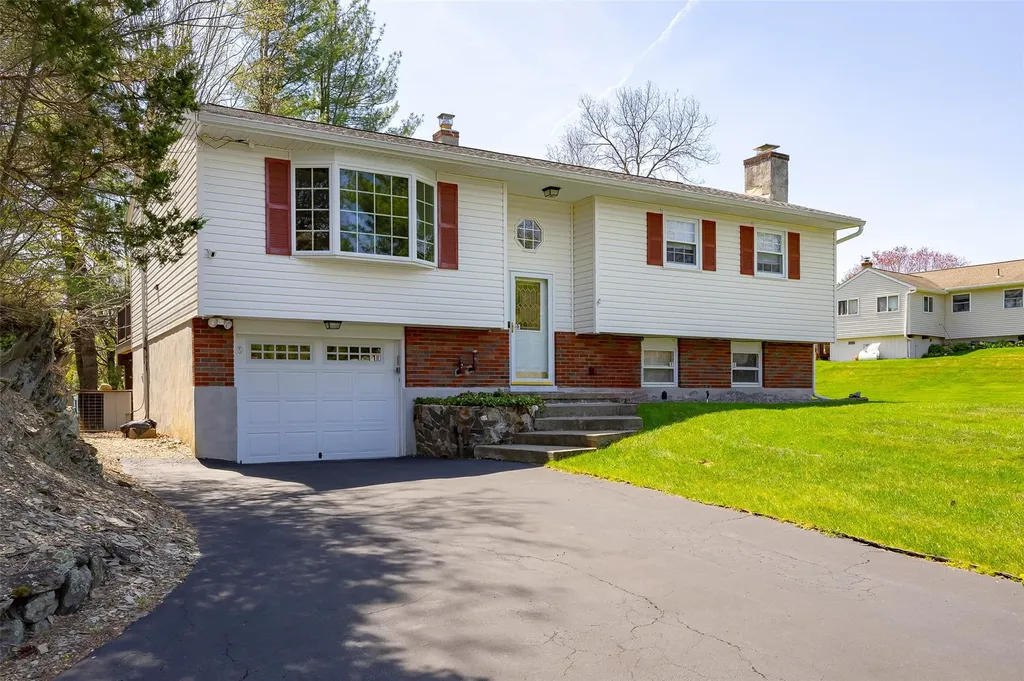 64 Long Meadow Drive Staatsburg NY 12580