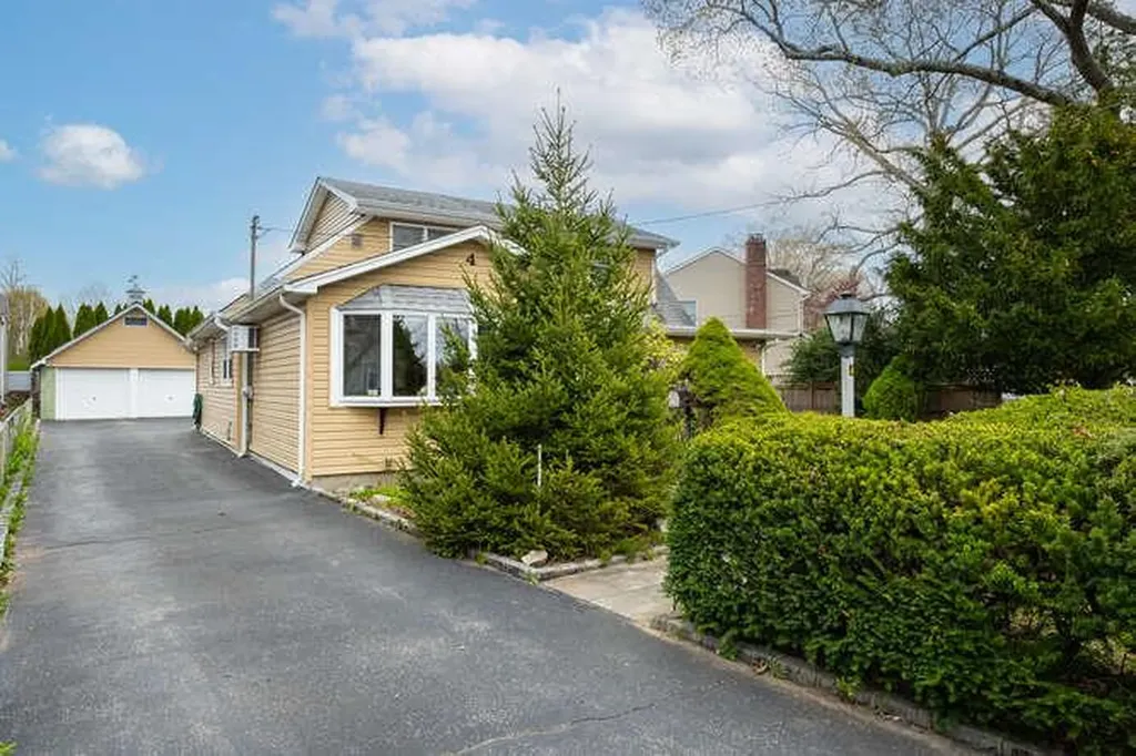 4 Hillcrest Drive Glen Head NY 11545