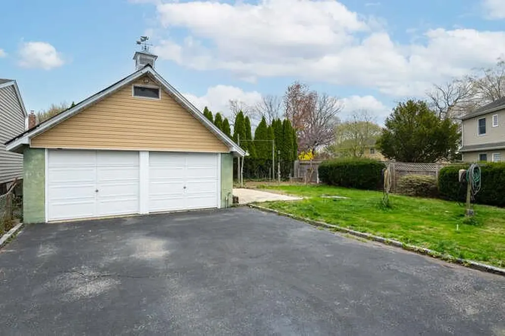 4 Hillcrest Drive Glen Head NY 11545