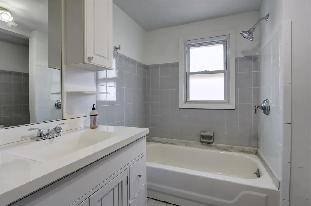 31 Ostend Road Island Park NY 11558