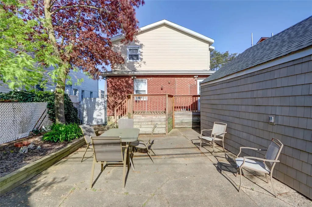 31 Ostend Road Island Park NY 11558
