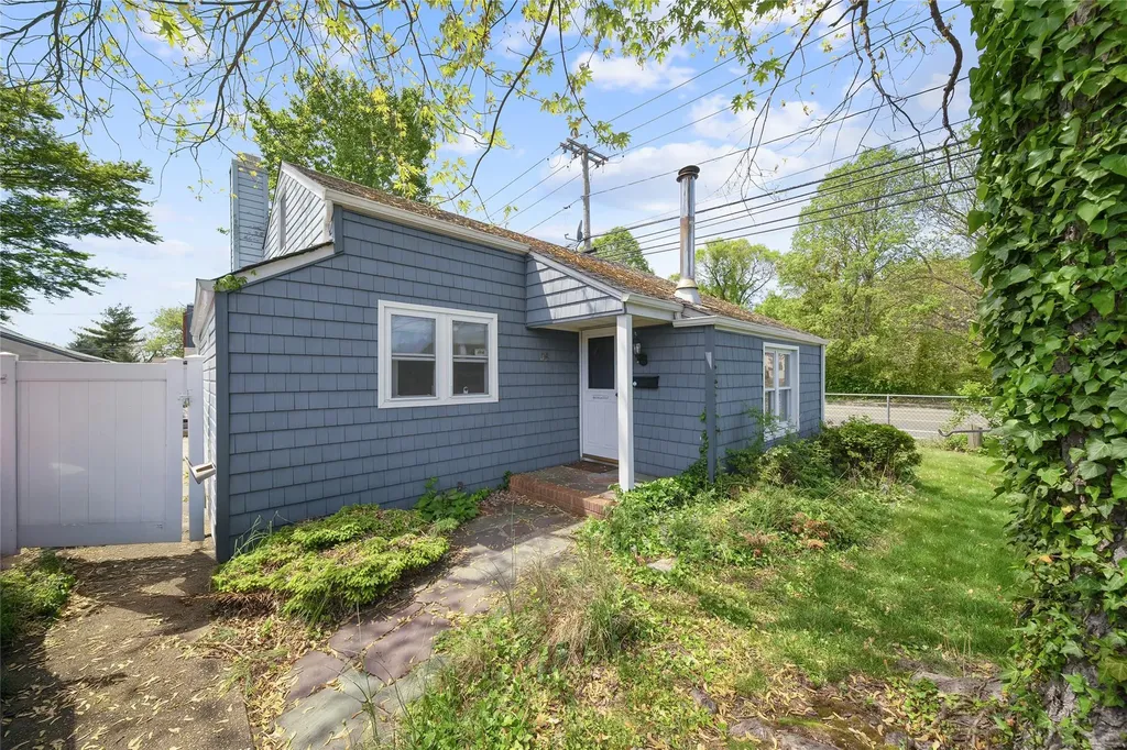 96 Pardee Avenue Islip NY 11751
