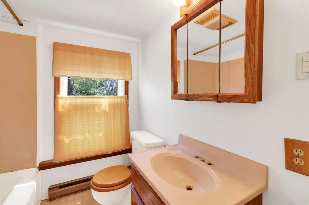 22 Milton Turnpike Milton NY 12547