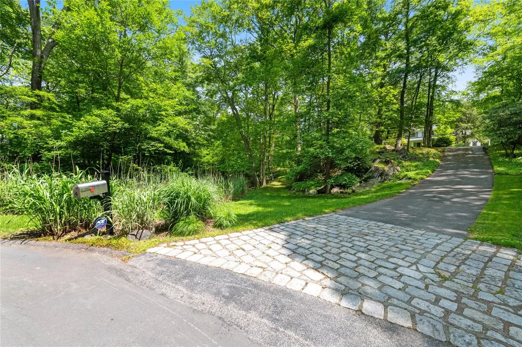 4 Brook Farm Circle Bedford NY 10506