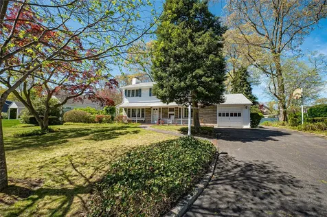 105 Ketewamoke Avenue Babylon NY 11702