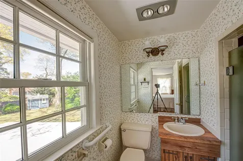 105 Ketewamoke Avenue Babylon NY 11702