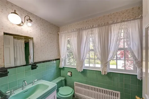 105 Ketewamoke Avenue Babylon NY 11702