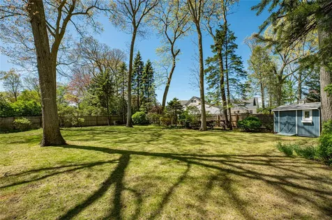 105 Ketewamoke Avenue Babylon NY 11702