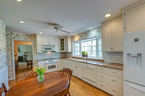 105 Ketewamoke Avenue Babylon NY 11702