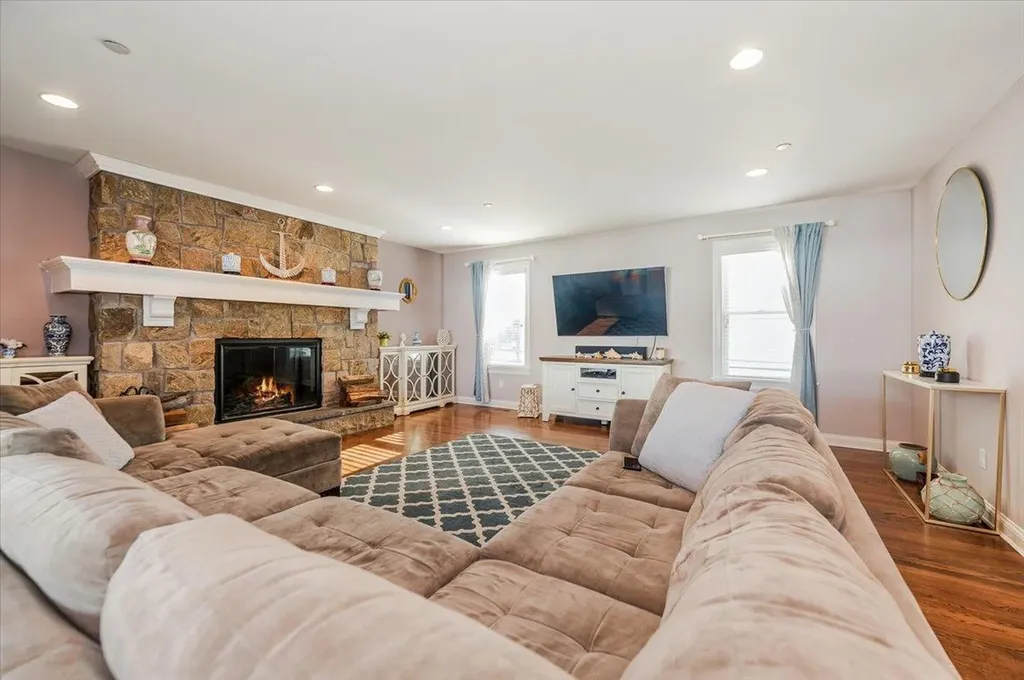 95 Illinois Avenue Long Beach NY 11561