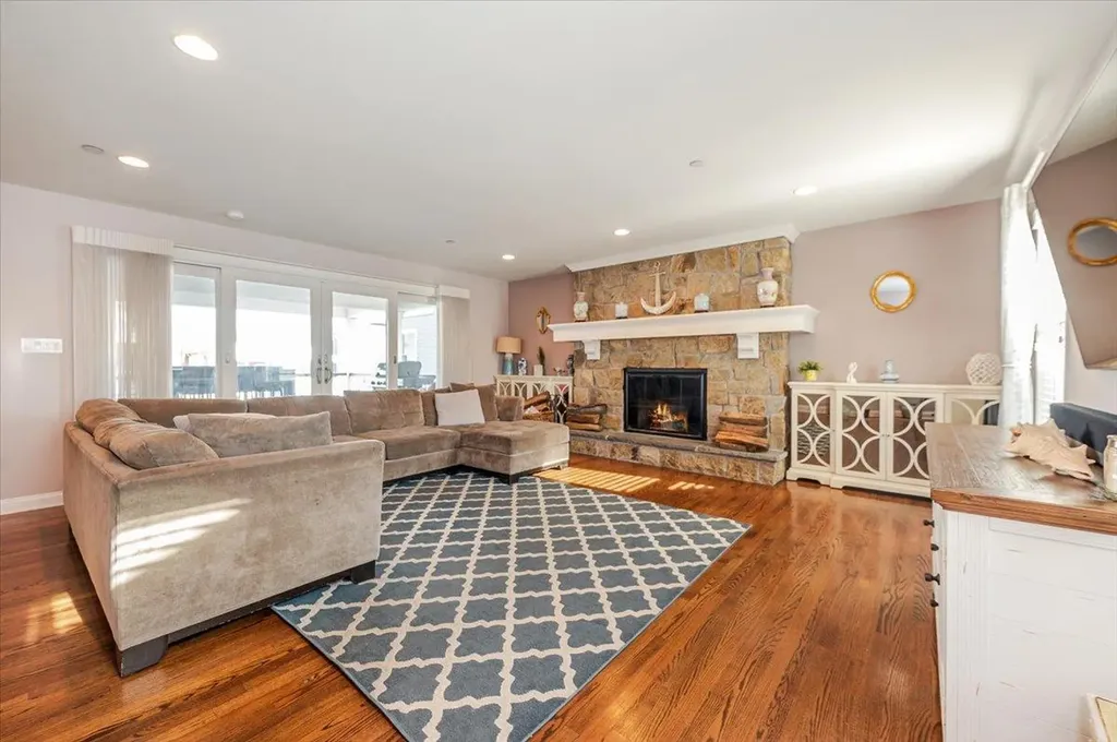 95 Illinois Avenue Long Beach NY 11561