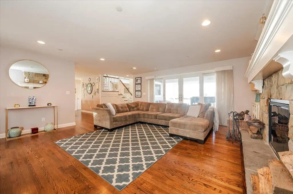 95 Illinois Avenue Long Beach NY 11561