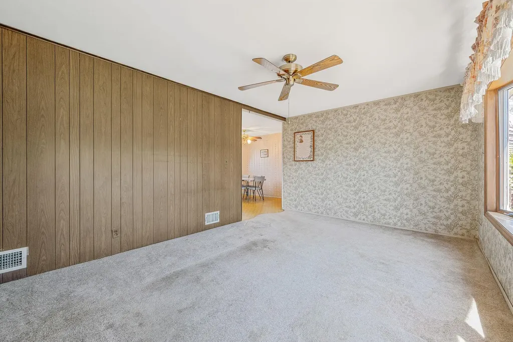 19 Cynthia Lane Plainview NY 11803