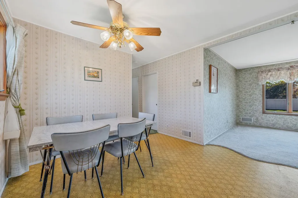 19 Cynthia Lane Plainview NY 11803