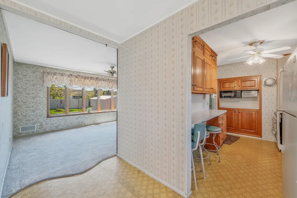 19 Cynthia Lane Plainview NY 11803