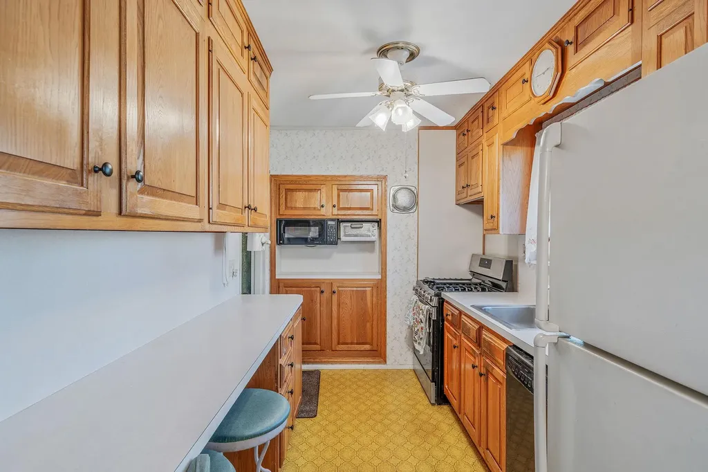 19 Cynthia Lane Plainview NY 11803