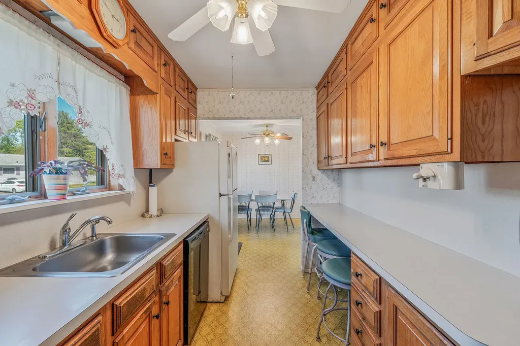 19 Cynthia Lane Plainview NY 11803