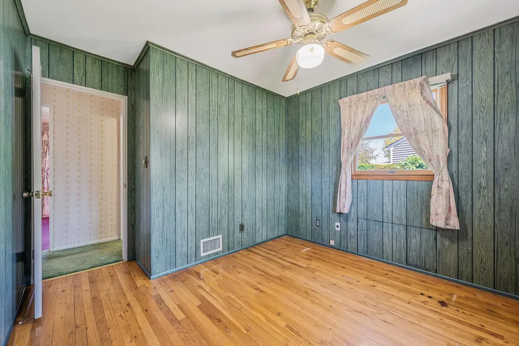 19 Cynthia Lane Plainview NY 11803