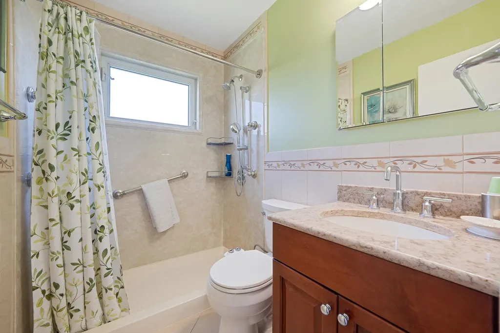 19 Cynthia Lane Plainview NY 11803