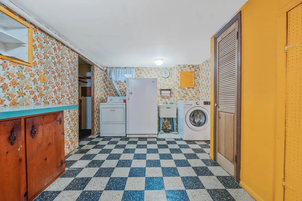 19 Cynthia Lane Plainview NY 11803