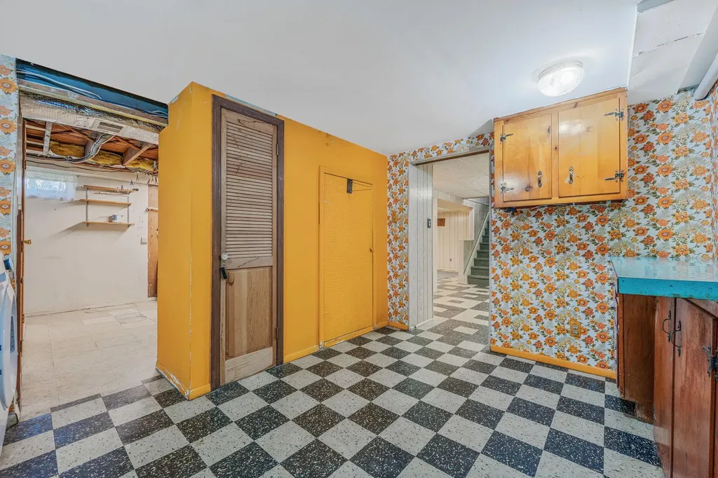 19 Cynthia Lane Plainview NY 11803