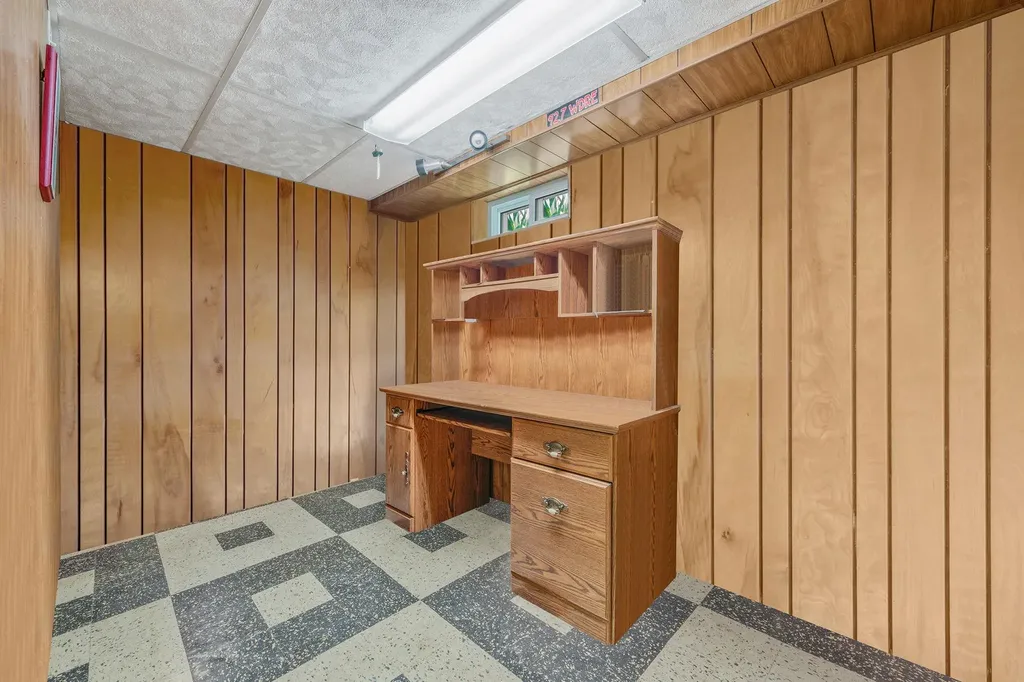 19 Cynthia Lane Plainview NY 11803