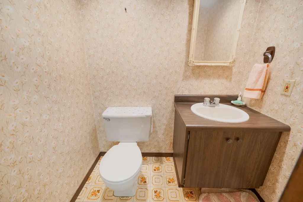 19 Cynthia Lane Plainview NY 11803