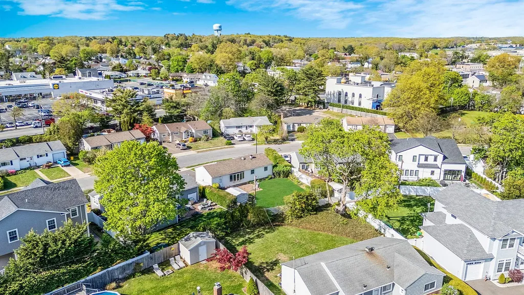 19 Cynthia Lane Plainview NY 11803